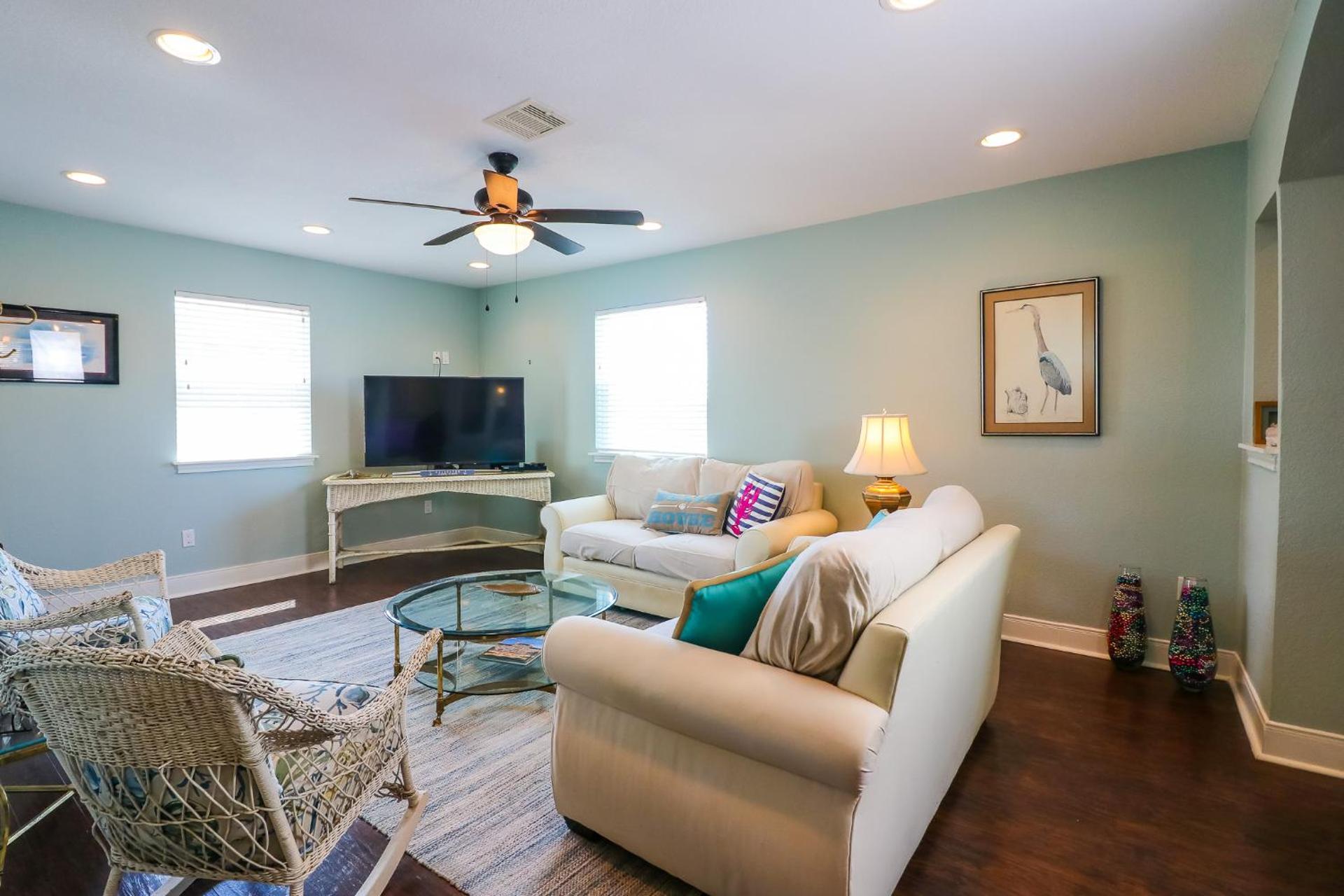 PERFECT location spacious yard coffee bar at this lovely beach home