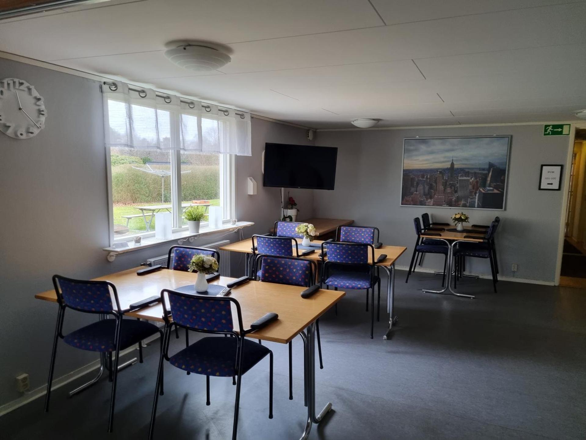 Communal lounge/ TV room