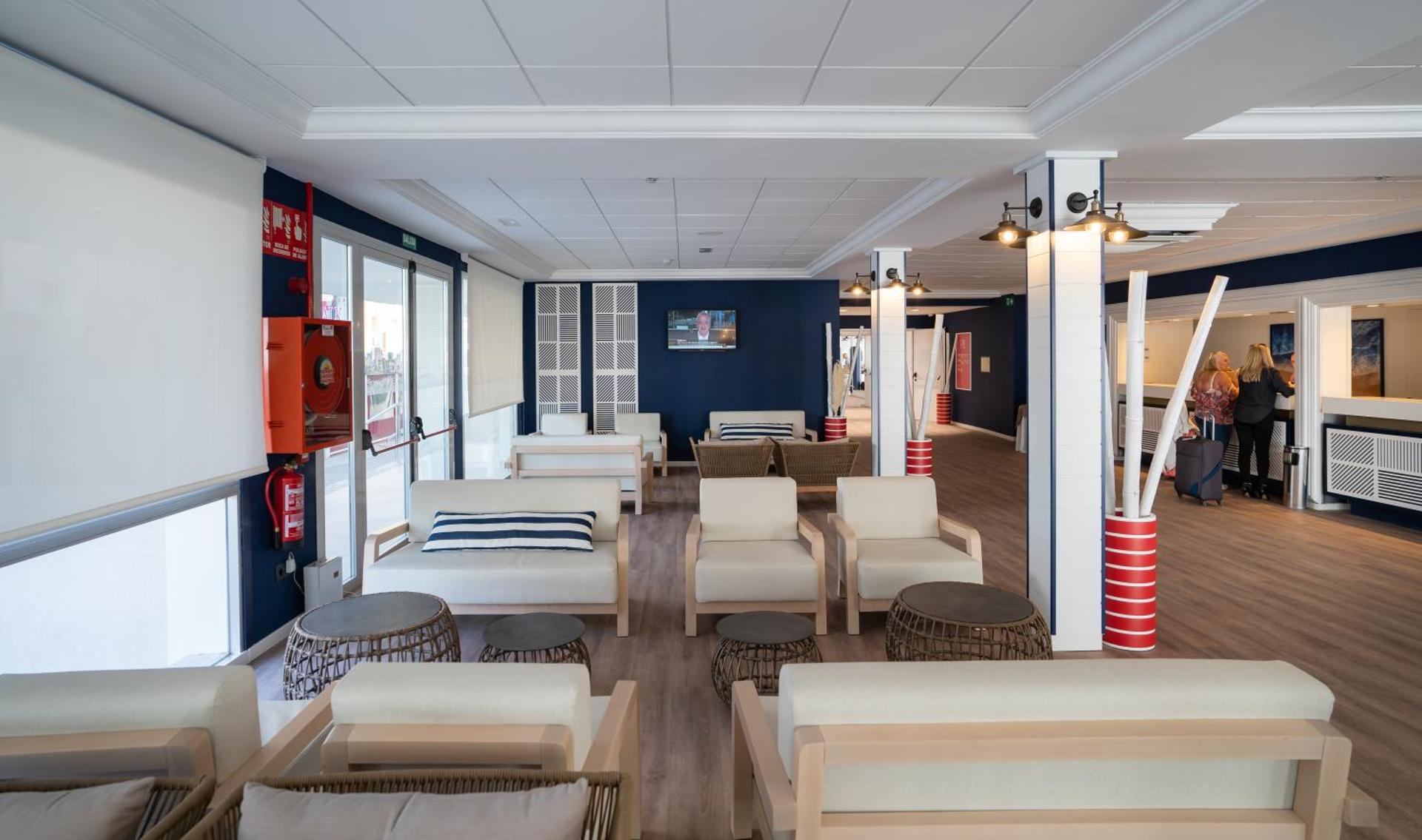 Communal lounge/ TV room