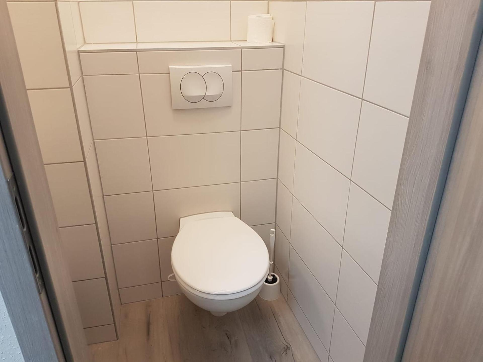 One-Bedroom Apartment 6