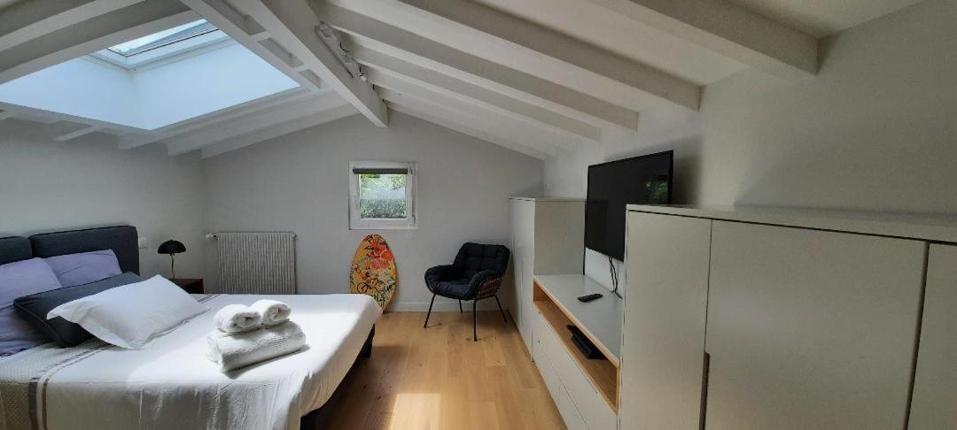 Chambre d'hôtes avec piscine dans maison Basque avec petits-déjeuners