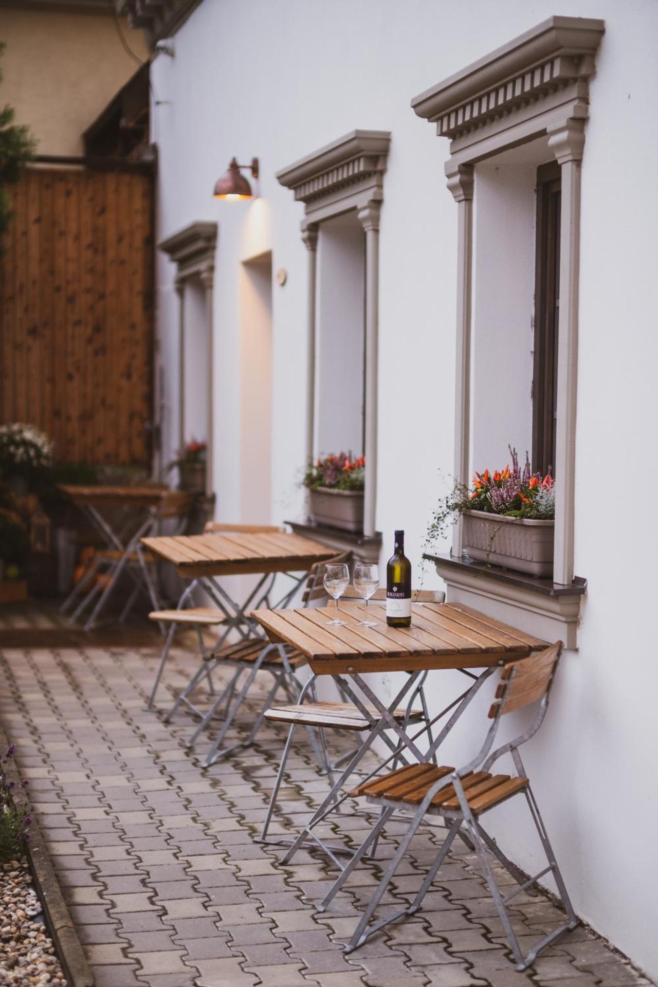 King Studio with Sofa Bed