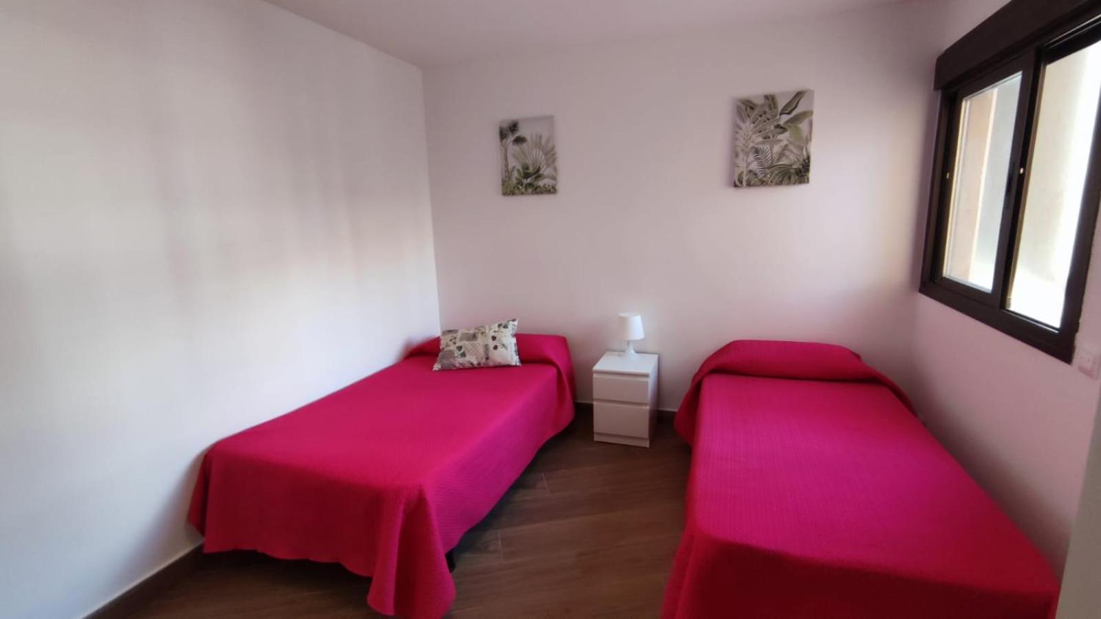 Coqueto apartamento en Puerto Marina con piscina