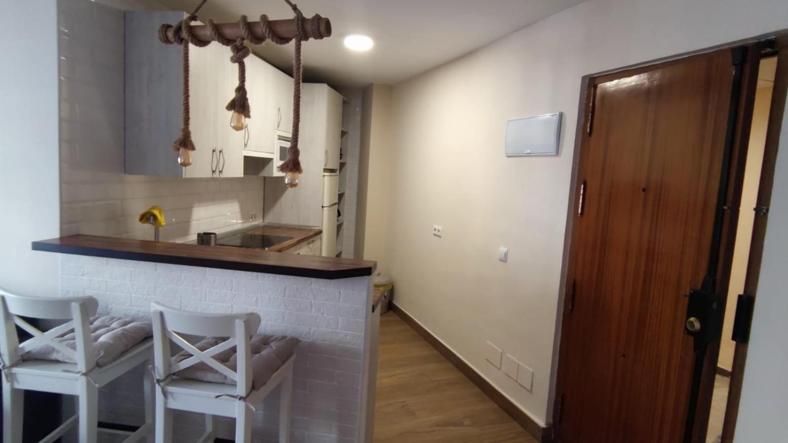 Coqueto apartamento en Puerto Marina con piscina