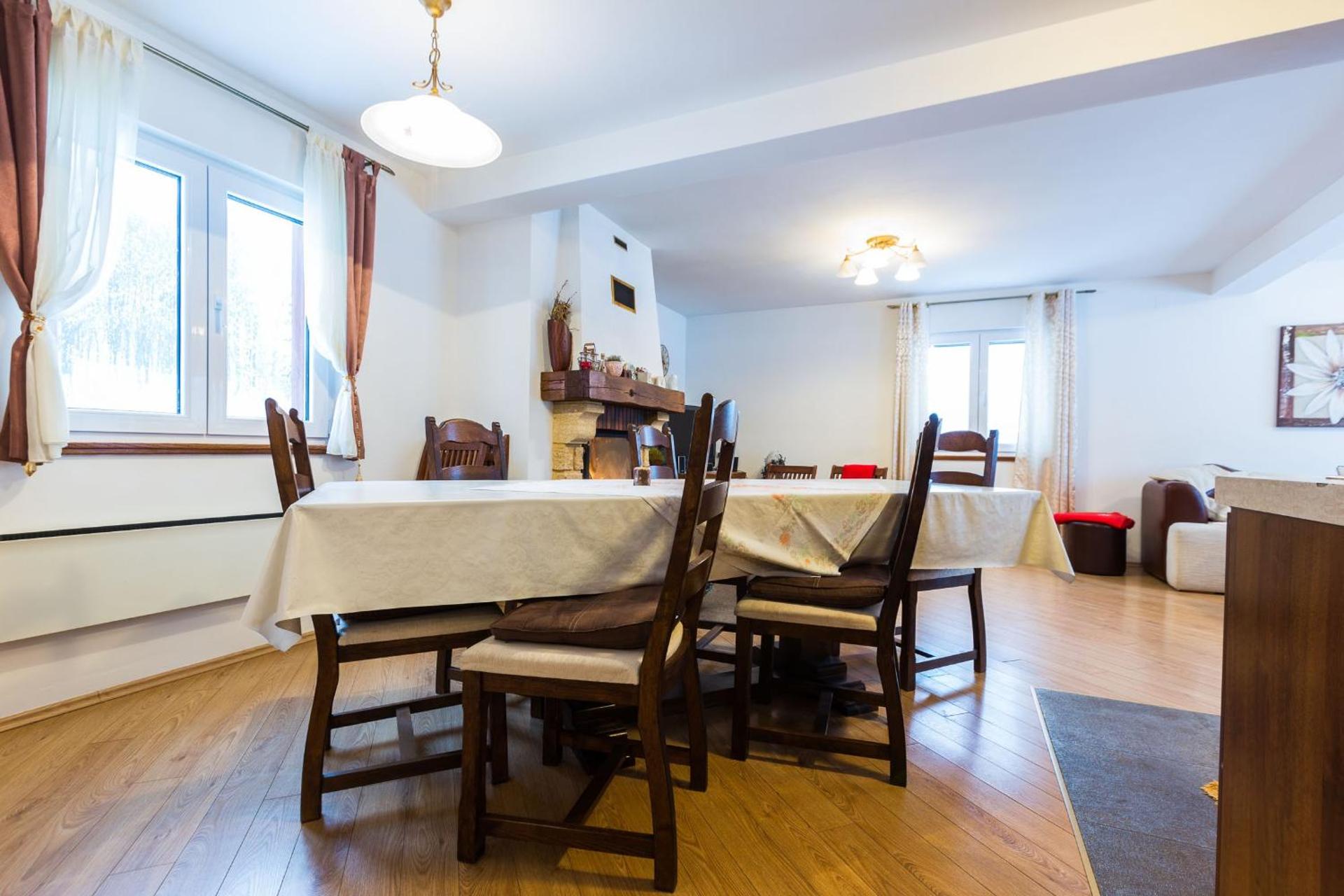 Nina Holiday Home with a heated pool