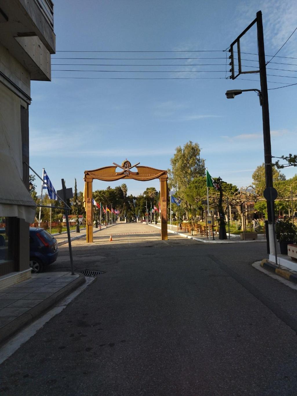 Ρήγας: Όμορφα στο Μεσολόγγι, Διαμέρισμα Β2