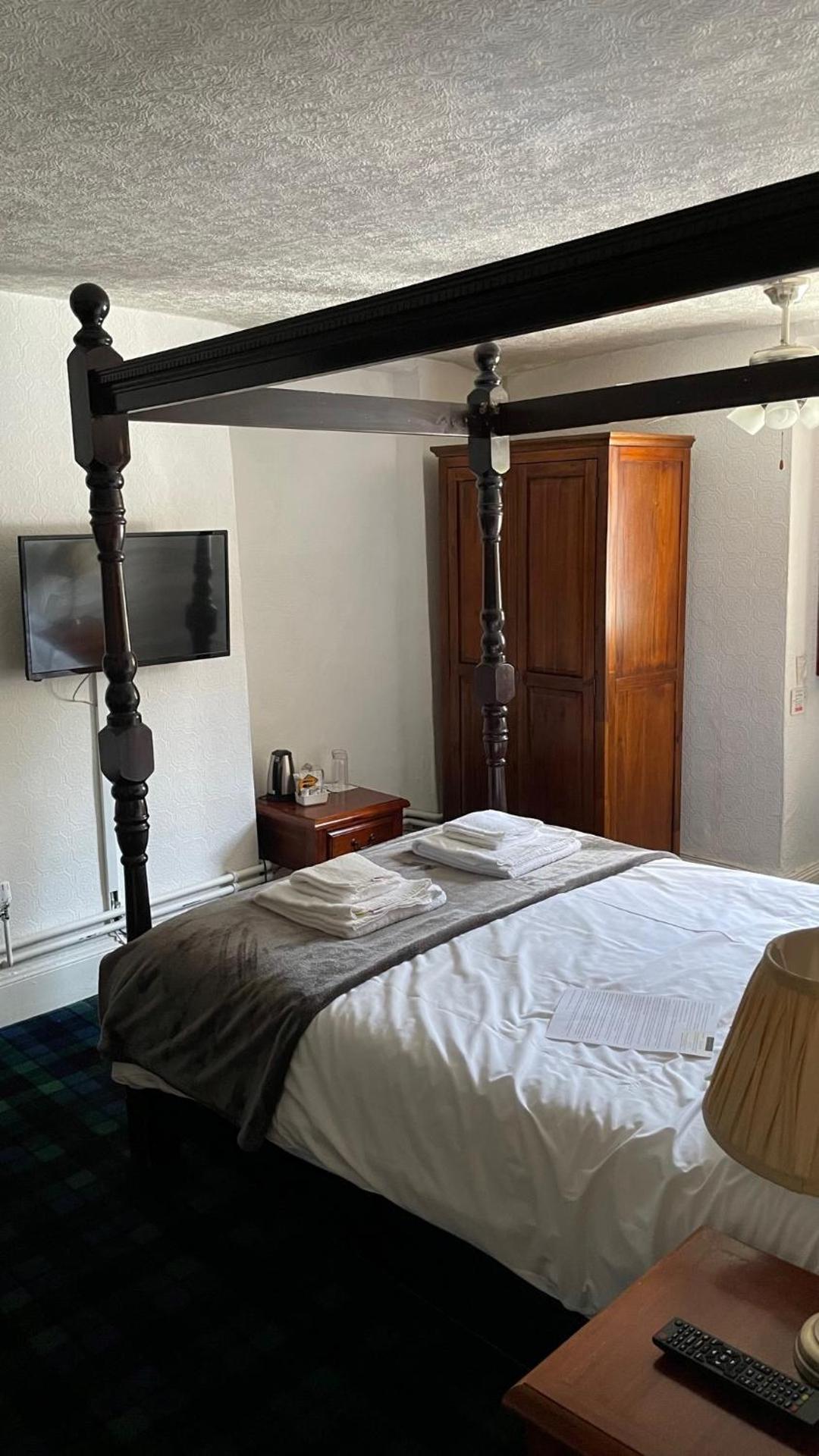 Old Court Hotel & Apartments