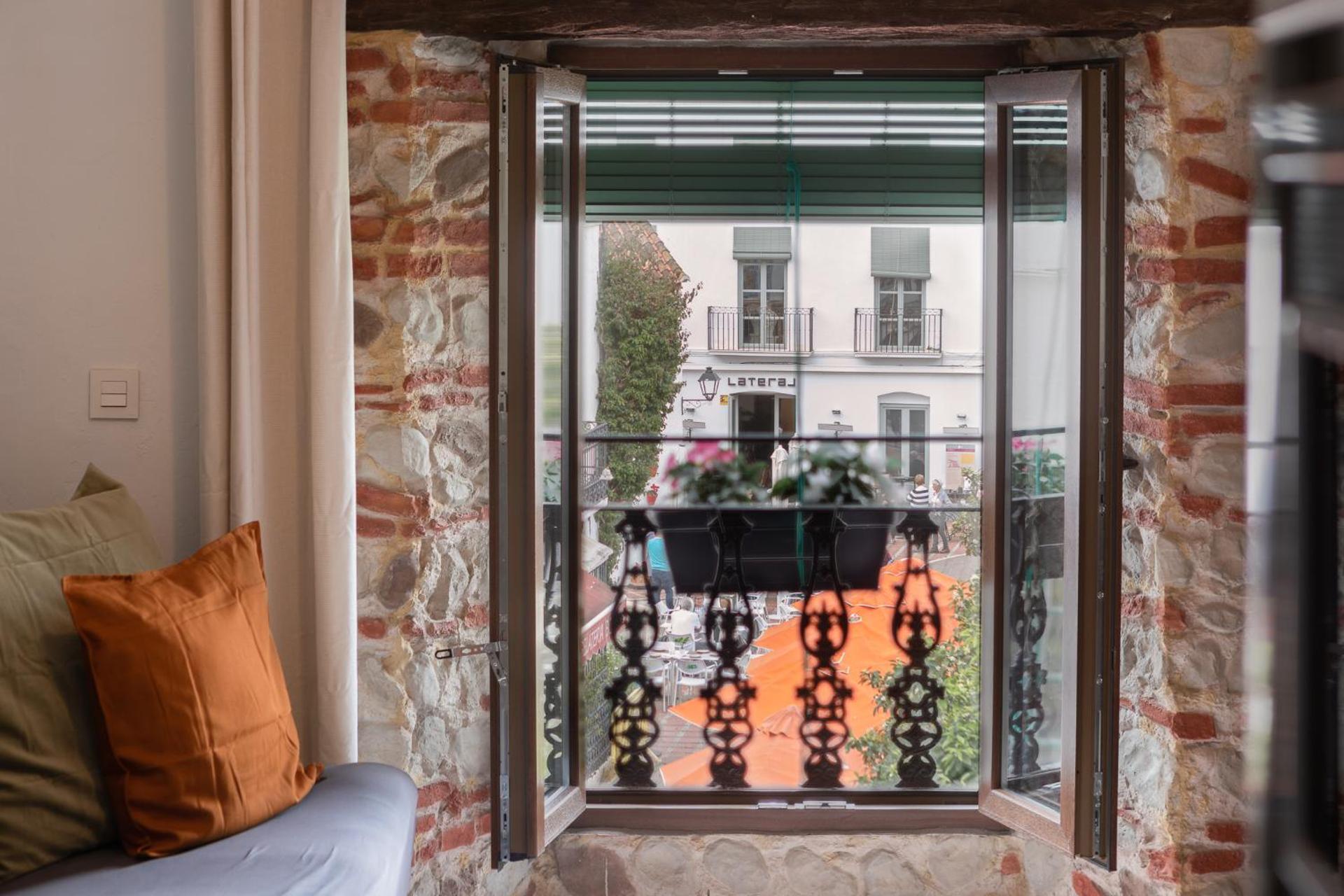 Apartment with Garden View