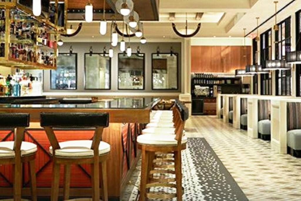 Stylish Suite Tampa Minutes to Hard Rock Casino