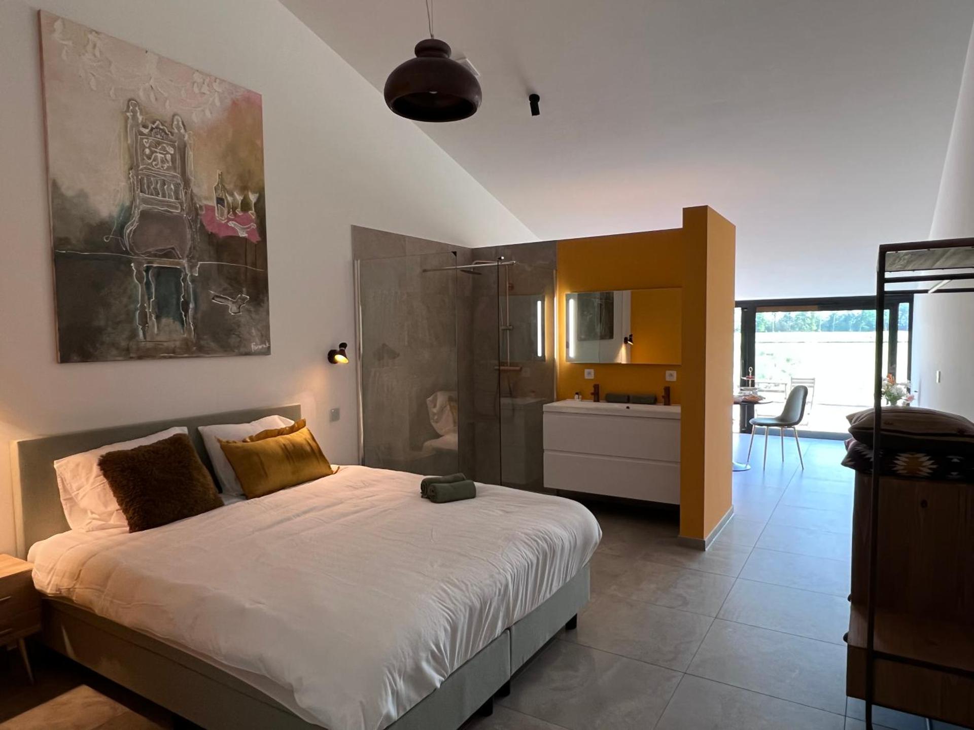 Photo of the whole room