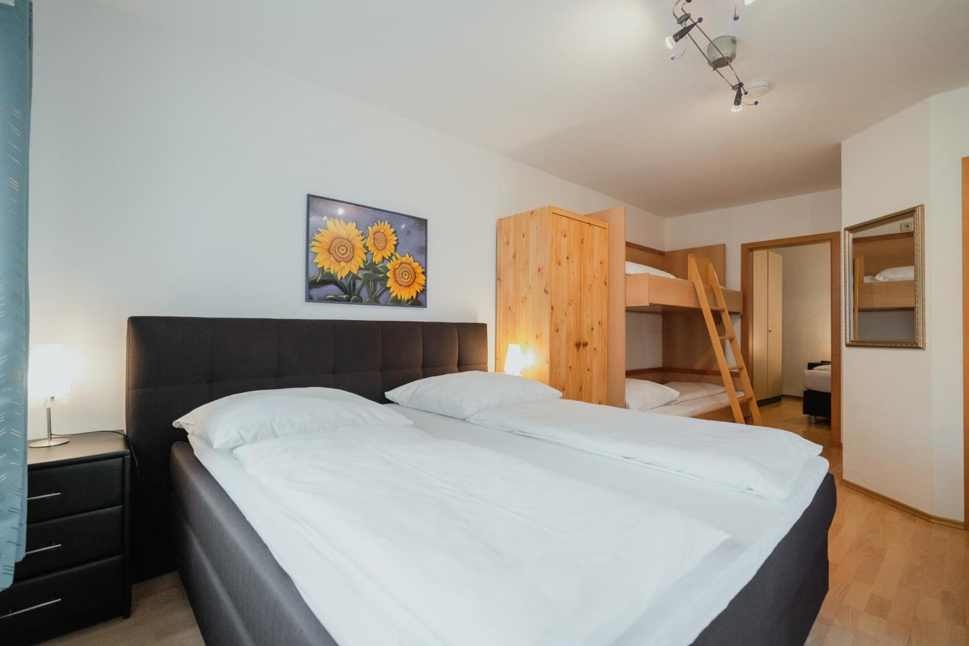 Family Room (6 Adults)