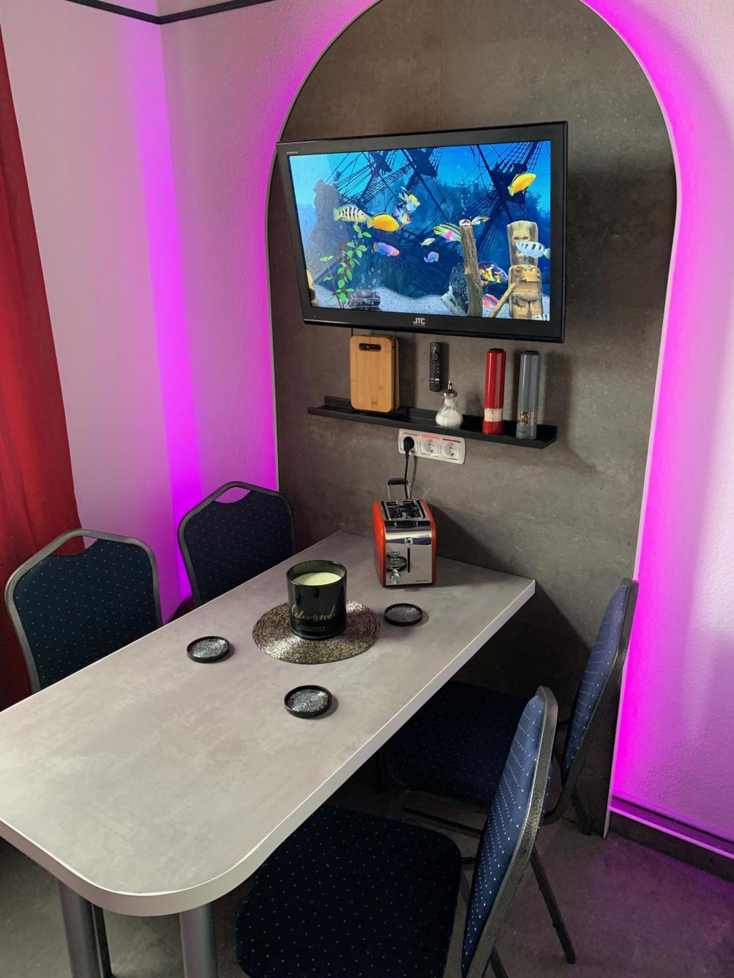 Communal lounge/ TV room