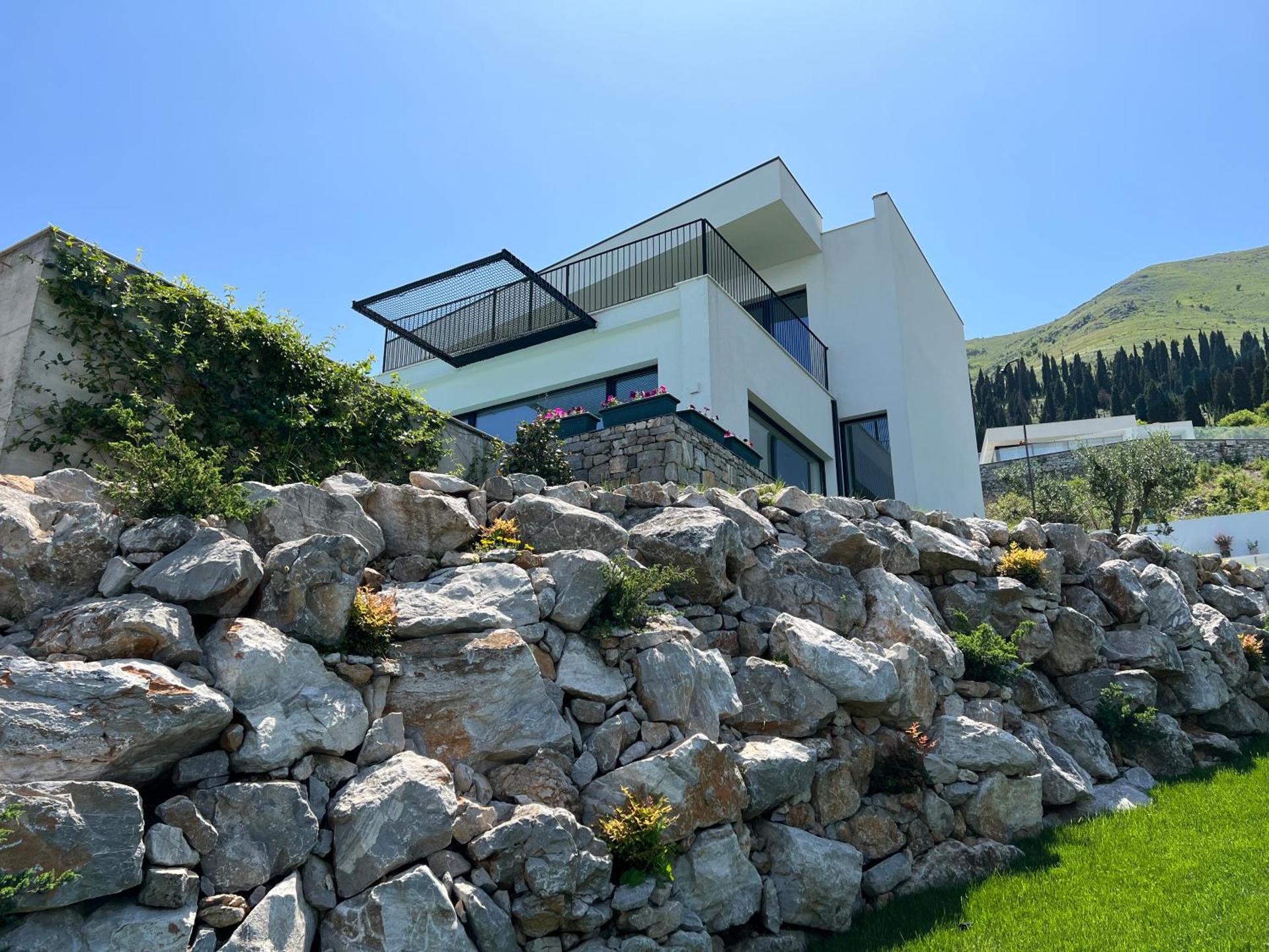 Lake Breeze Villa with a Pool & Magnificent Views