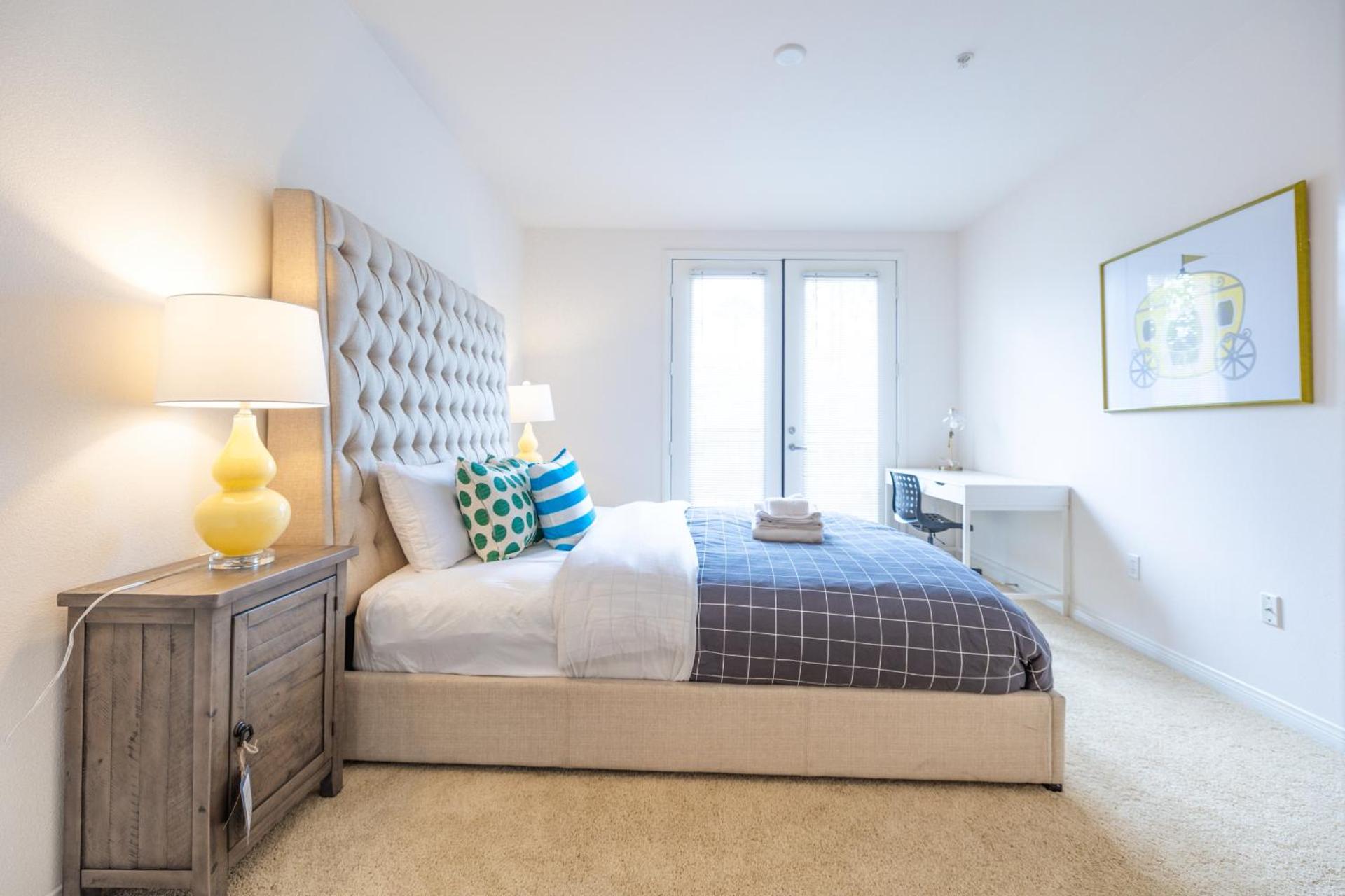 Luxury Irvine Spectrum 2 bedrooms 2 Bathrooms Kitchen pool Apartment