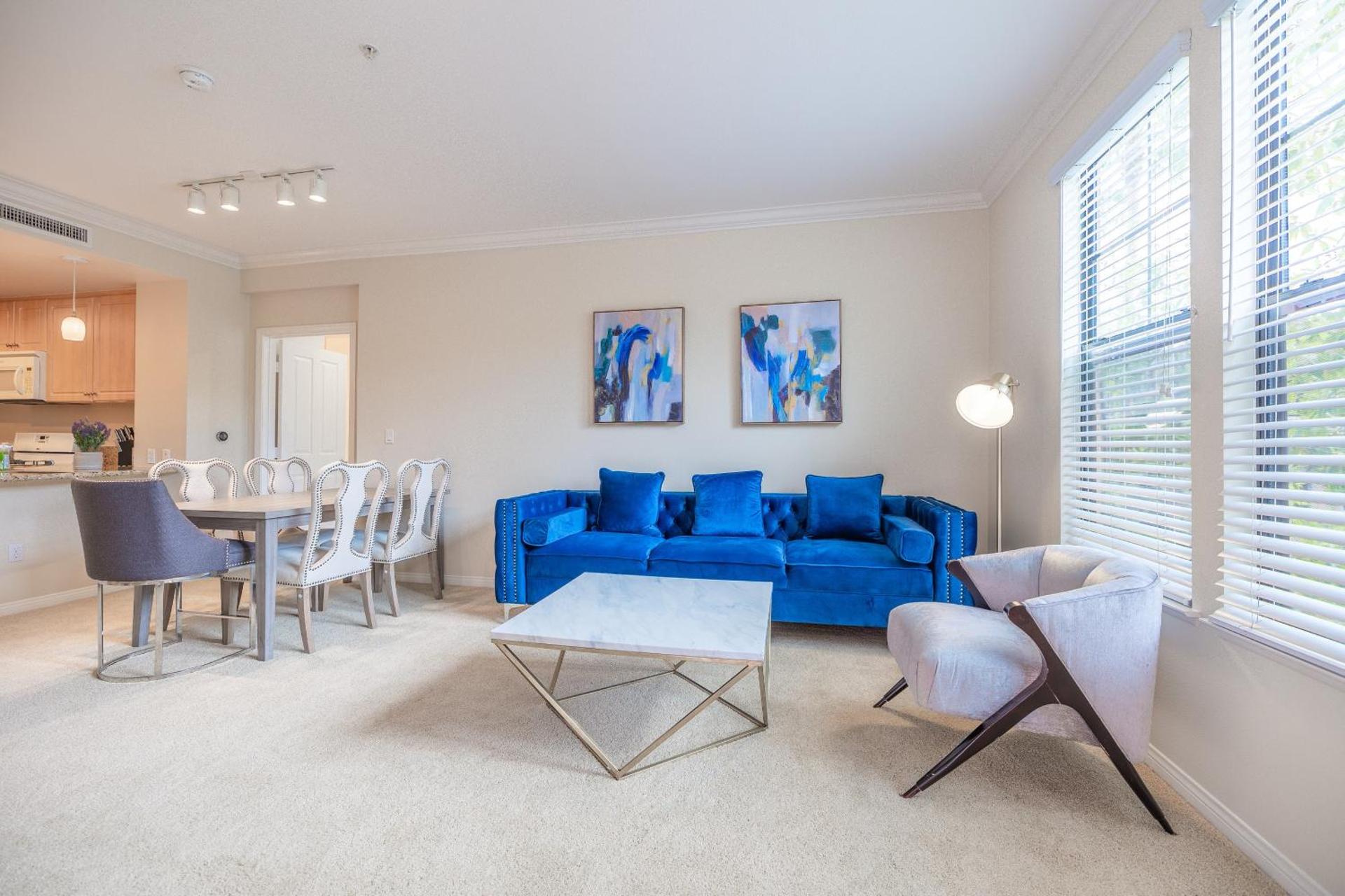 Luxury Irvine Spectrum 2 bedrooms 2 Bathrooms Kitchen pool Apartment