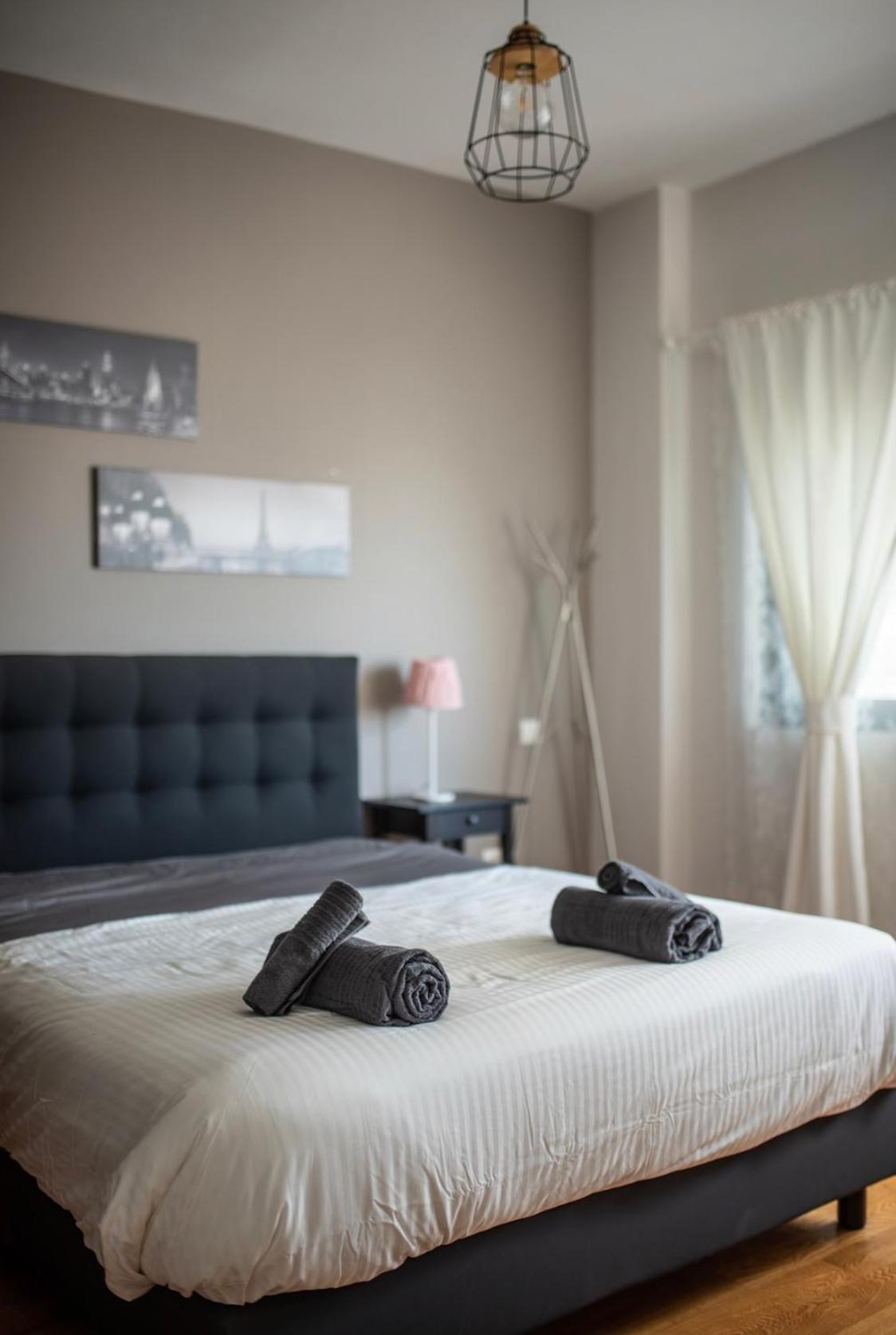 Minimal New Loft next to Subway