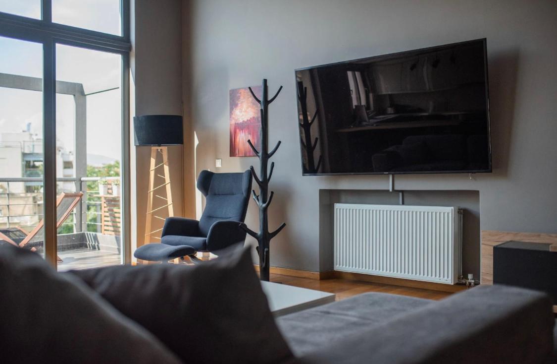 Minimal New Loft next to Subway