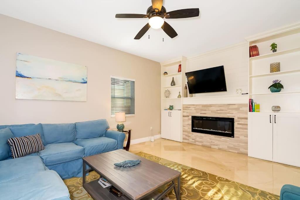 Las Olas Villa with HEATED Salt Water Pool