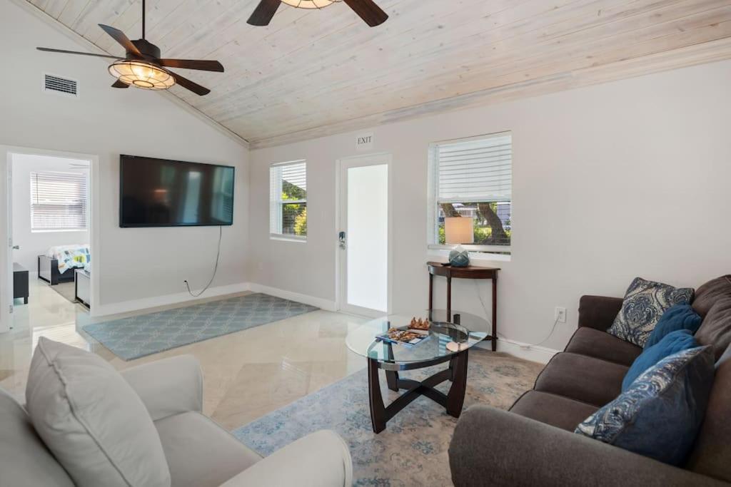 Las Olas Villa with HEATED Salt Water Pool