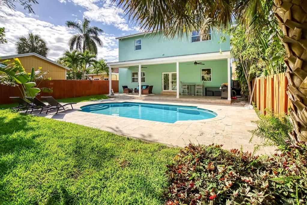 Las Olas Villa with HEATED Salt Water Pool