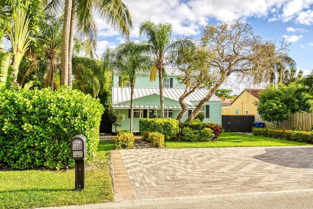 Las Olas Villa with HEATED Salt Water Pool