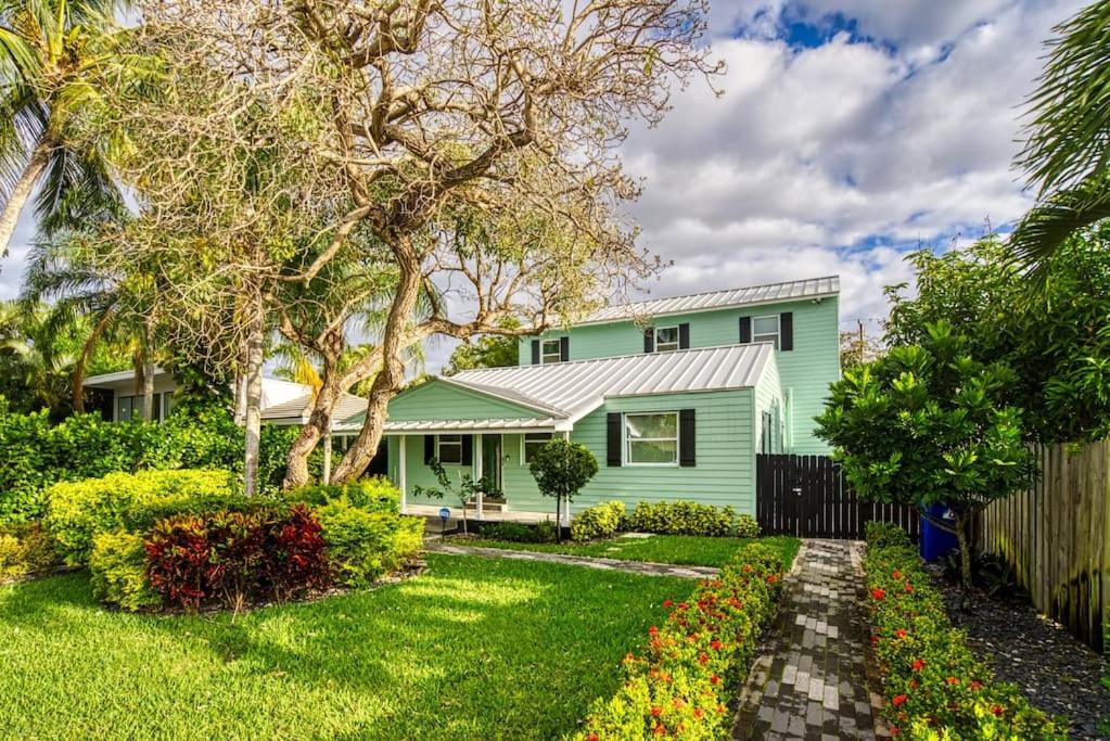 Las Olas Villa with HEATED Salt Water Pool