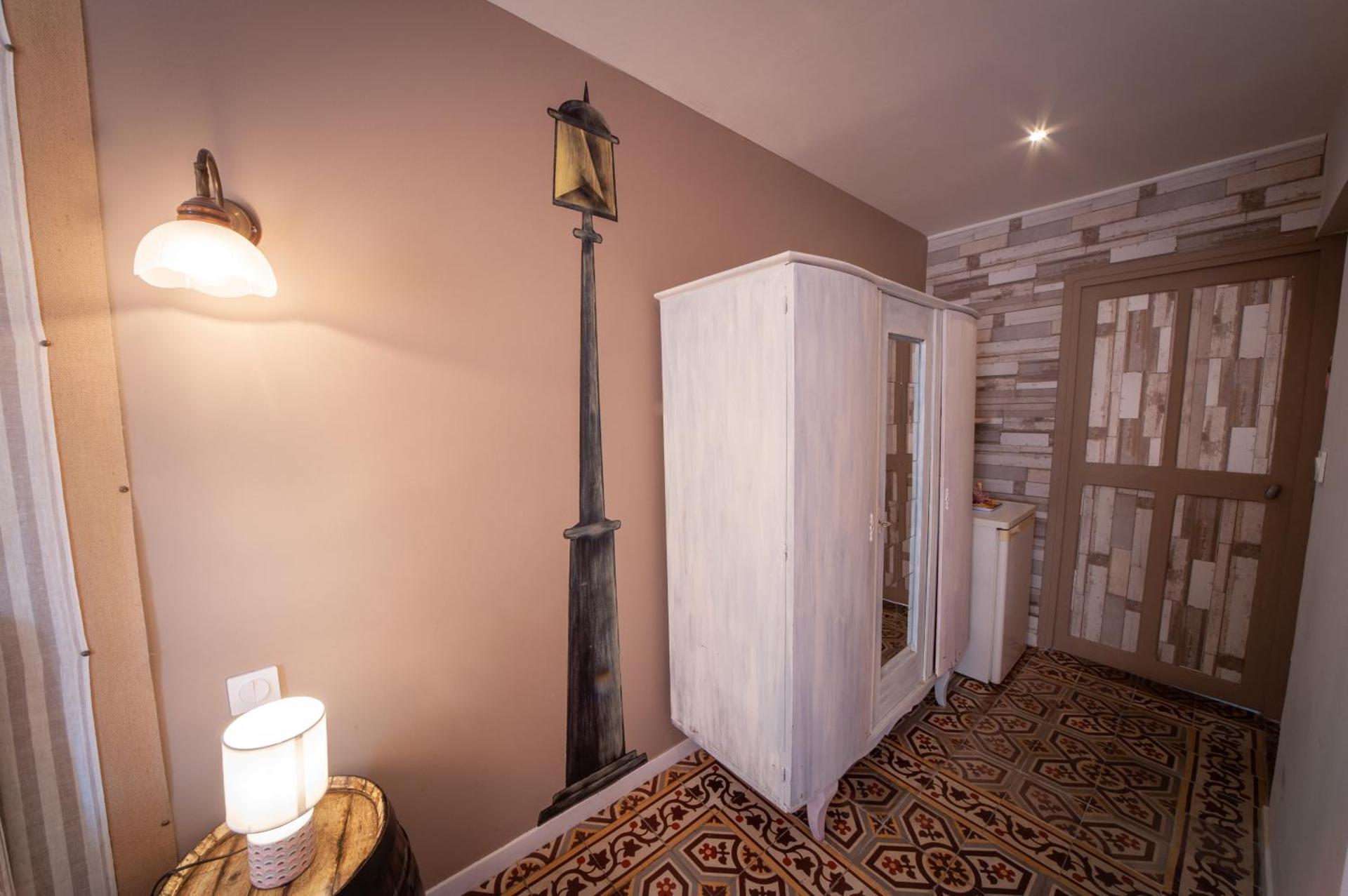 Communal lounge/ TV room