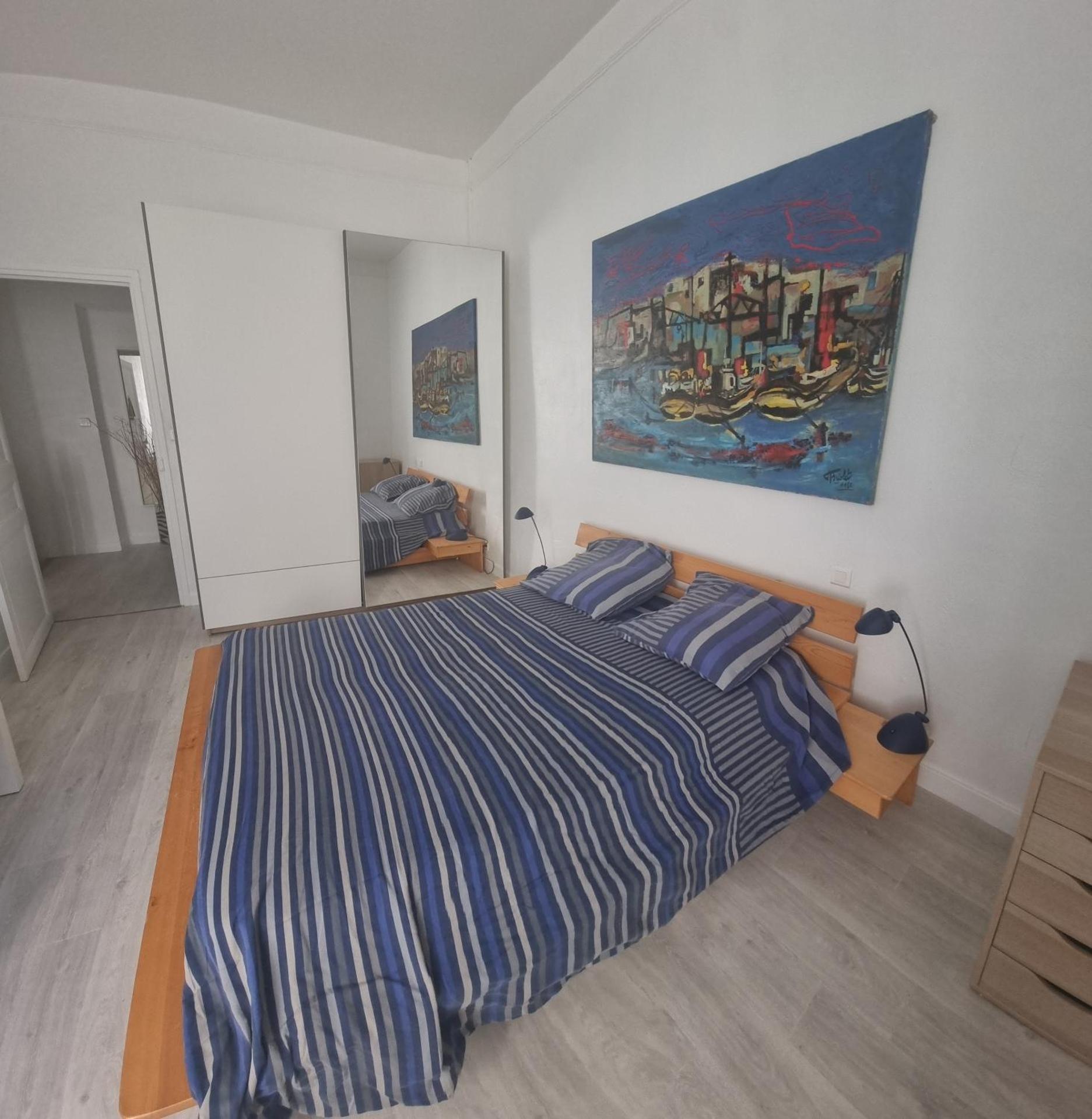 Au cœur du village de Lamanon **