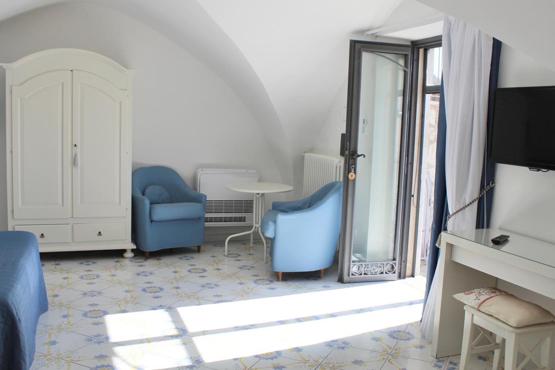 Triple Room with Sea View