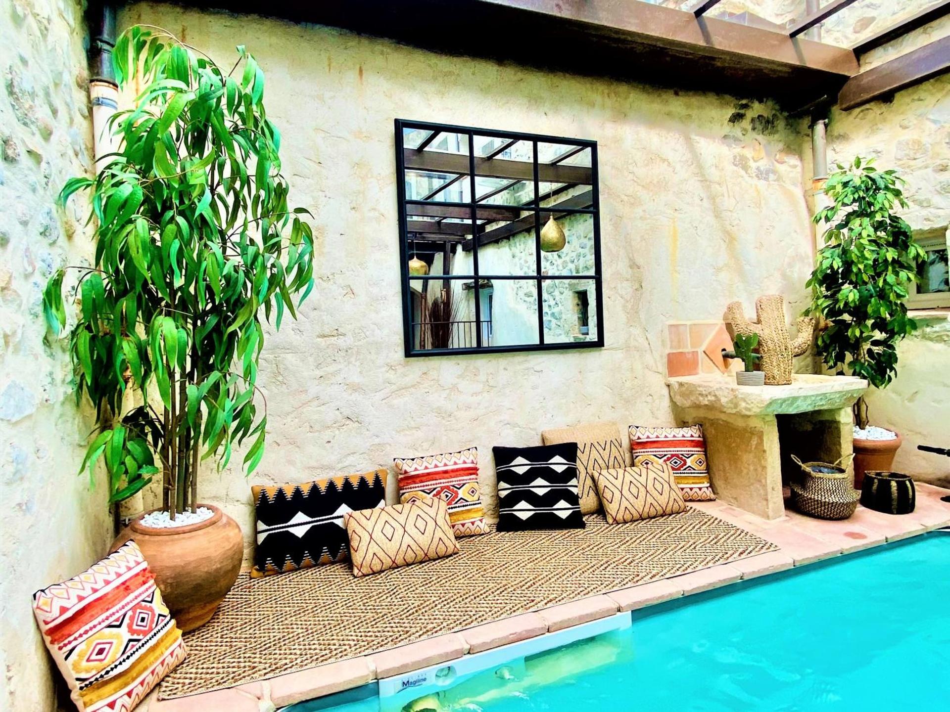 Gîte de groupe 18p-9ch OU 3 gîtes indépendants 6p-3ch - PATIO et PISCINE INTERIEURE CHAUFFEE TOUTE L'ANNEE