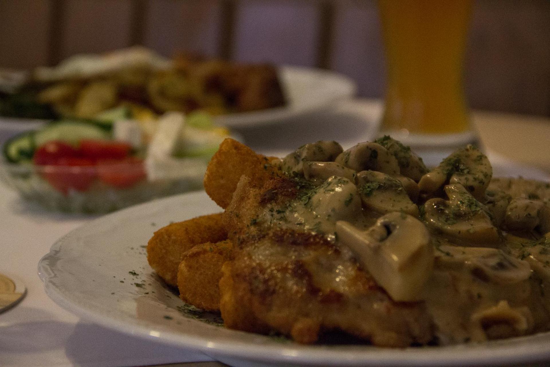 Restaurant/places to eat