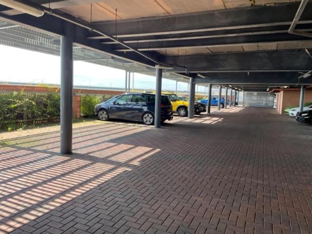 Lux Waterfront 2 bed Apt, V&A 10min walk, St Andrew's Golf 25min drive