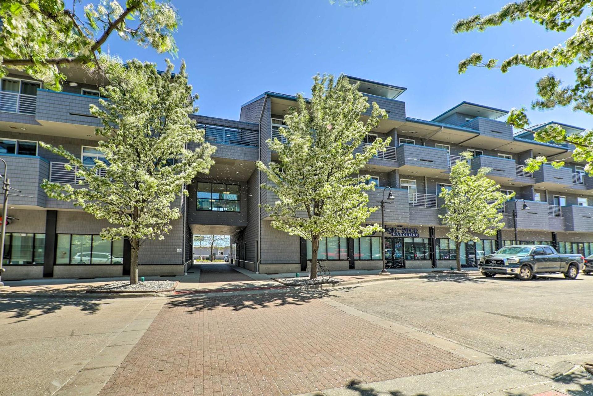 Grand Haven Condo - Walk to Nearby Hot Spots!