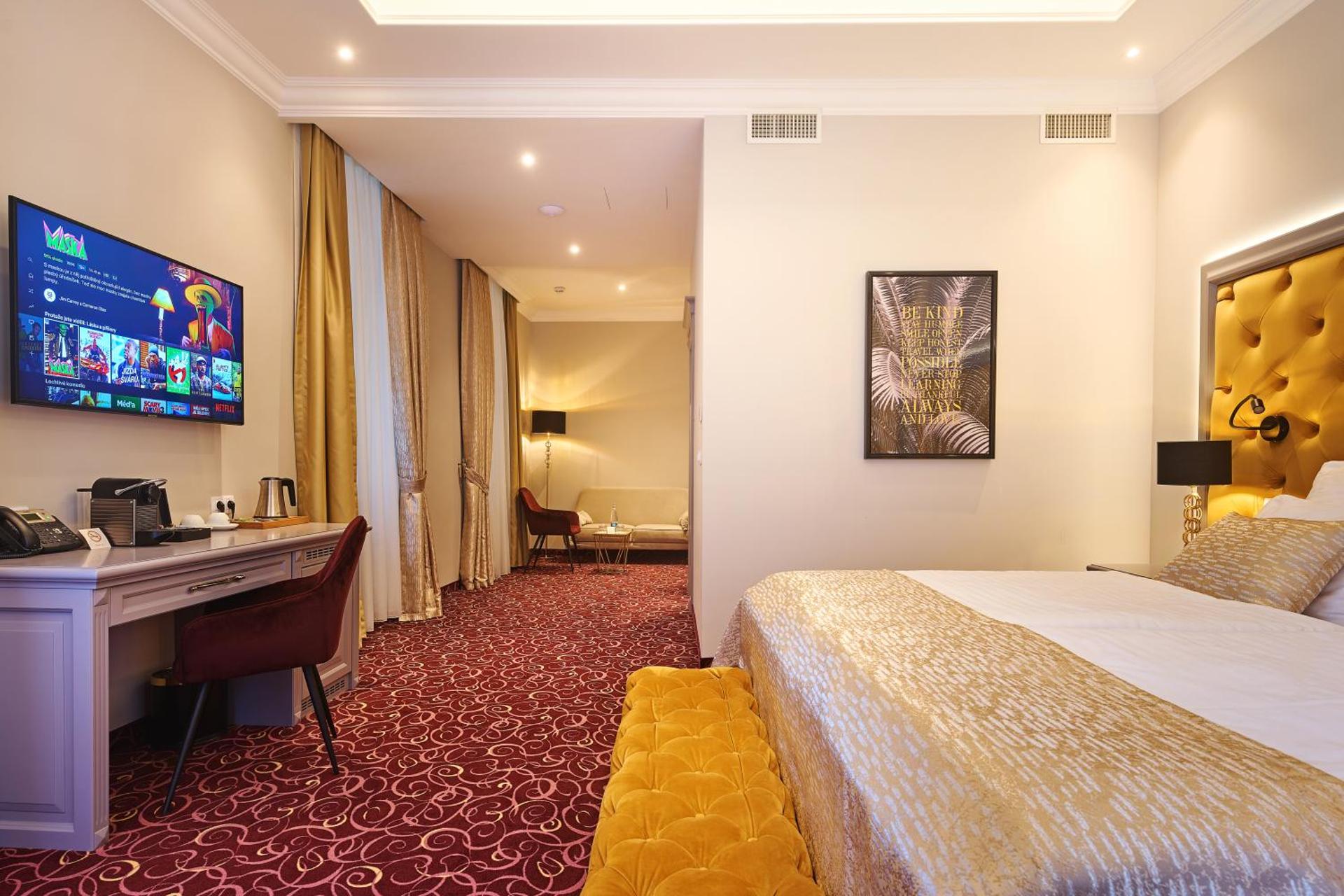 Communal lounge/ TV room