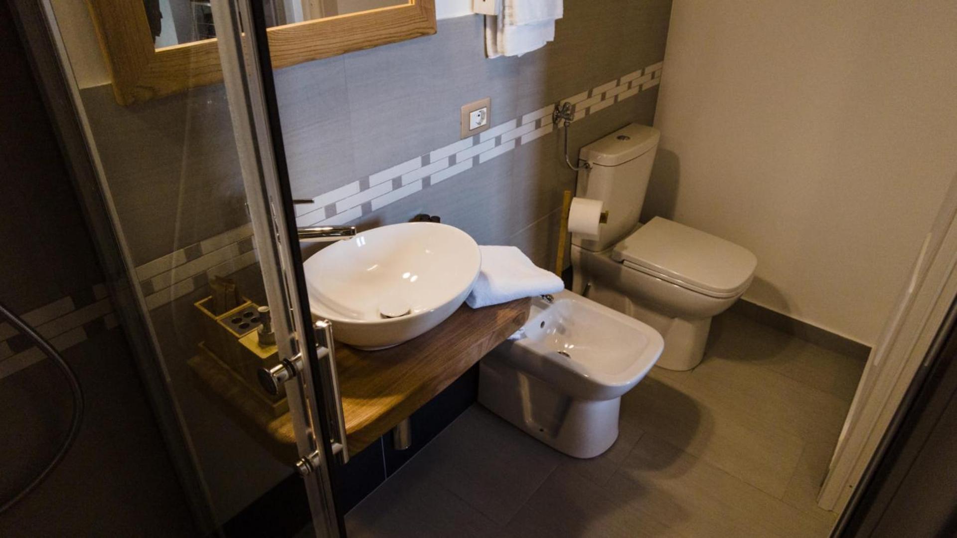 111 apartments & rooms