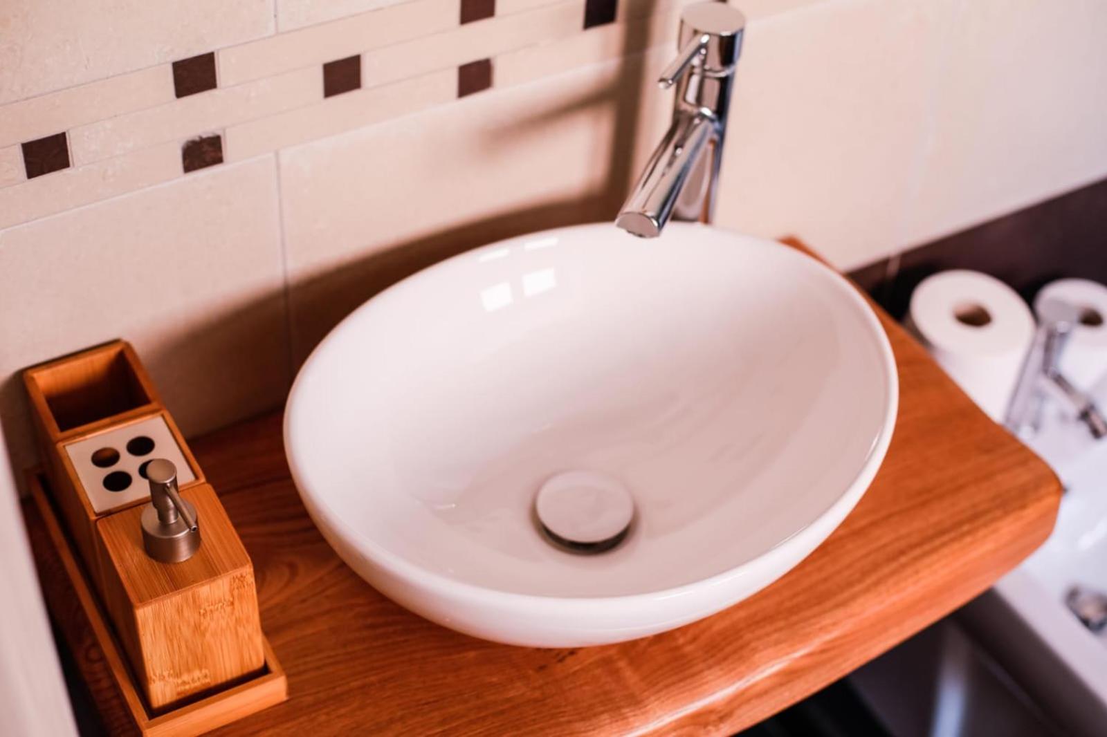 111 apartments & rooms