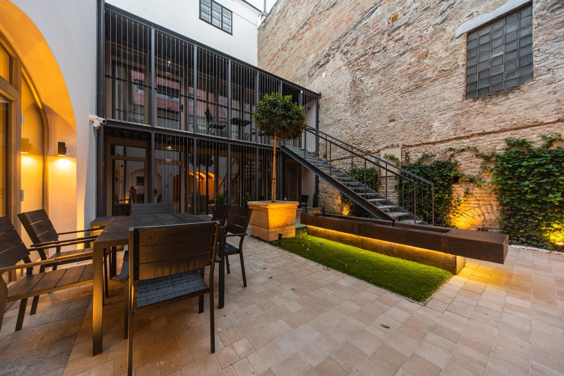 Inner courtyard view