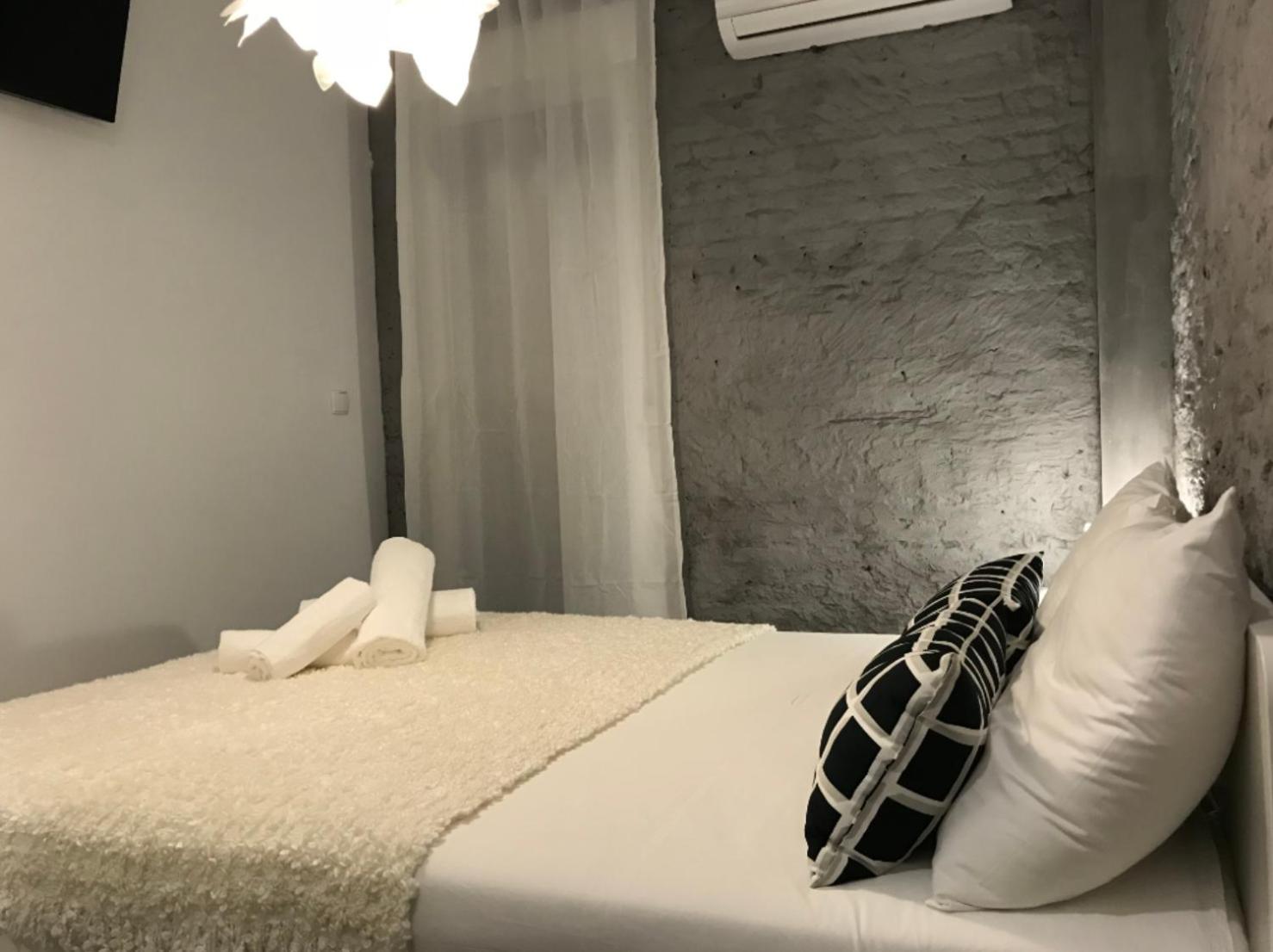 Pequeño Alojamiento con Mini Piscina - NO climatizada