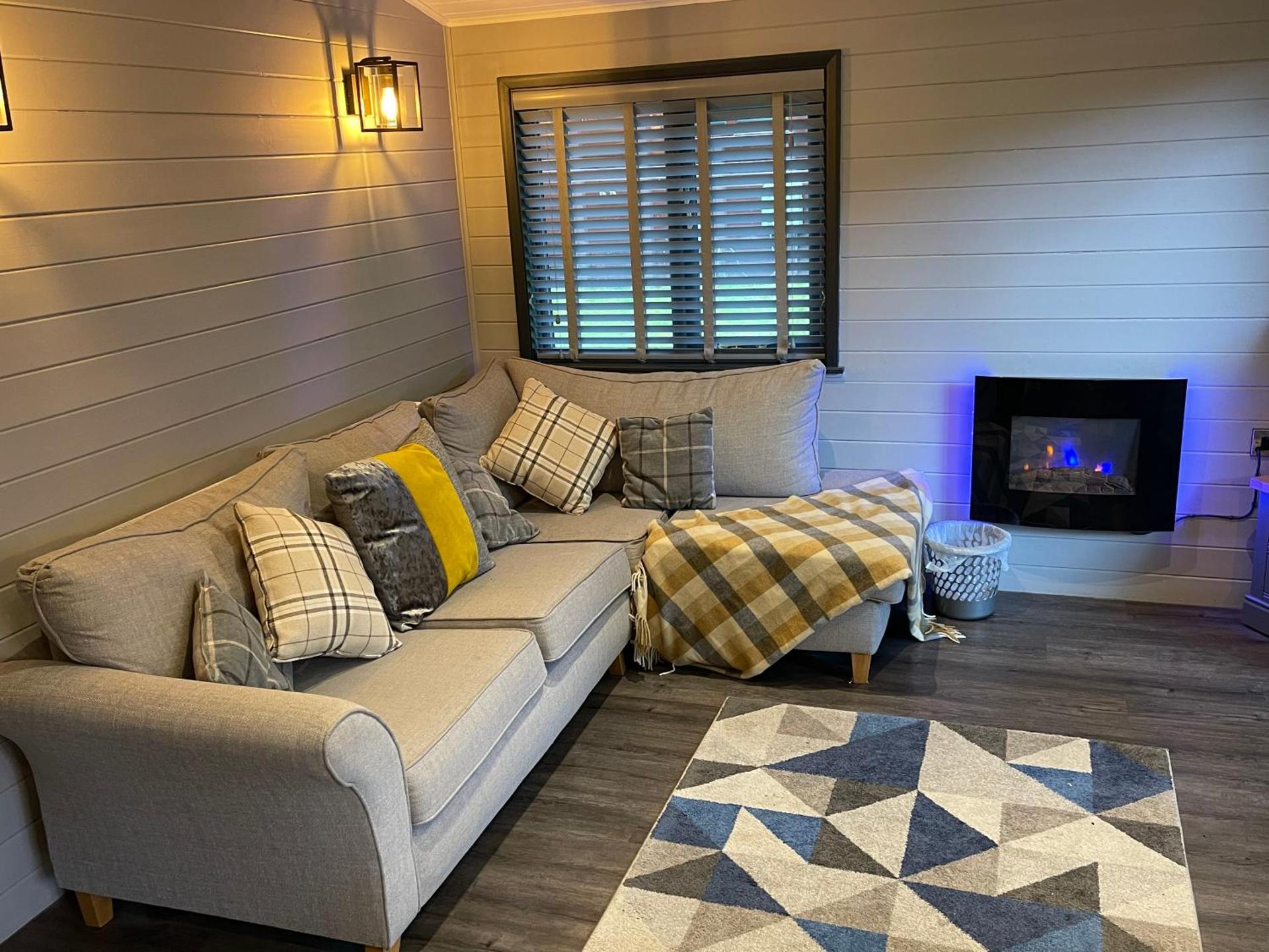 L14 - Riverside Penrhyn Lodge