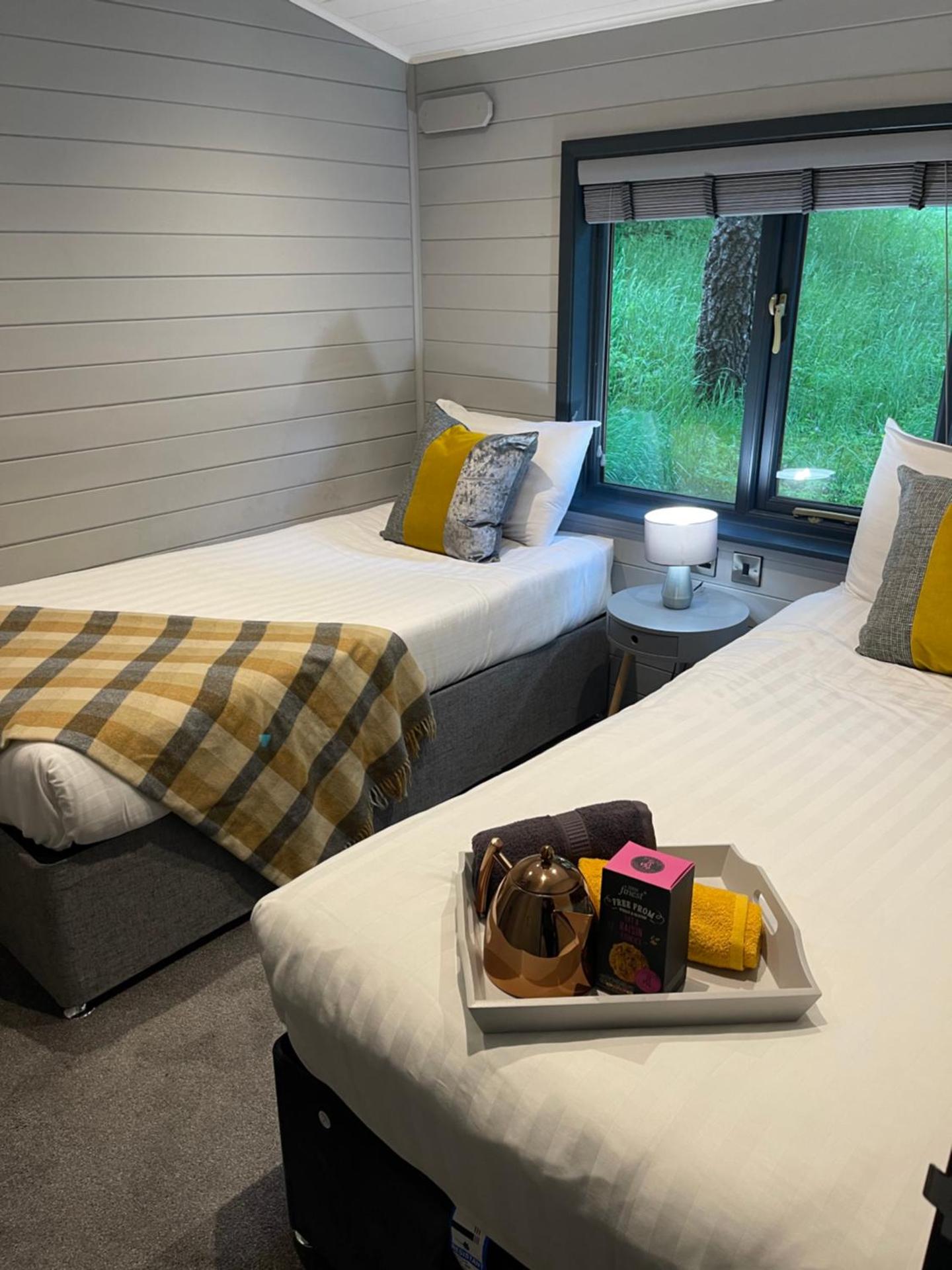 L02 - The Penrhyn Spa with Hot Tub