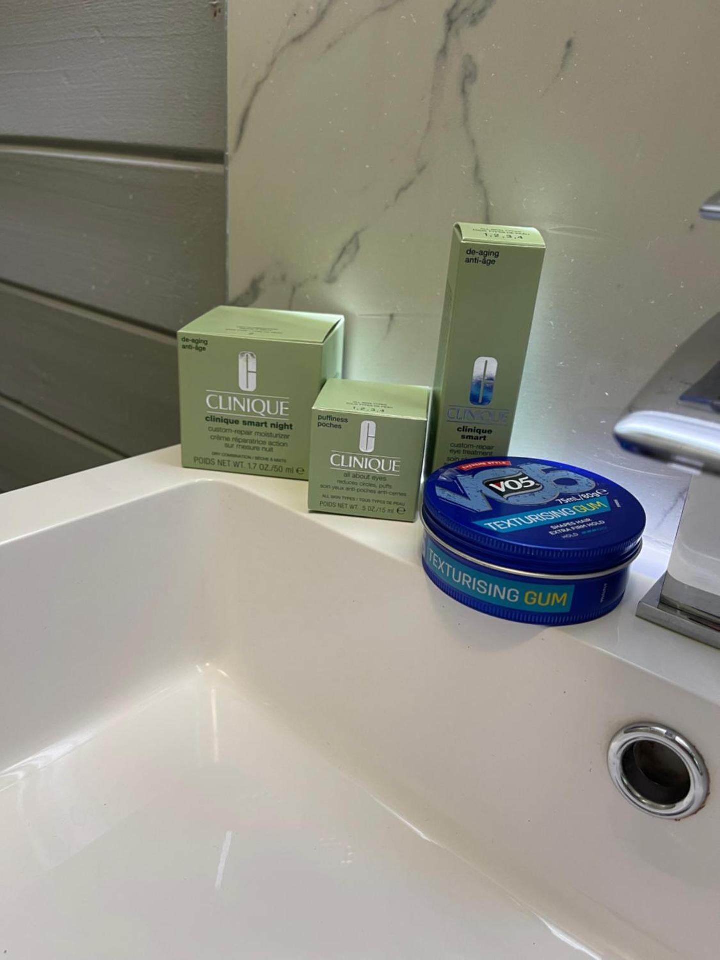 L02 - The Penrhyn Spa with Hot Tub