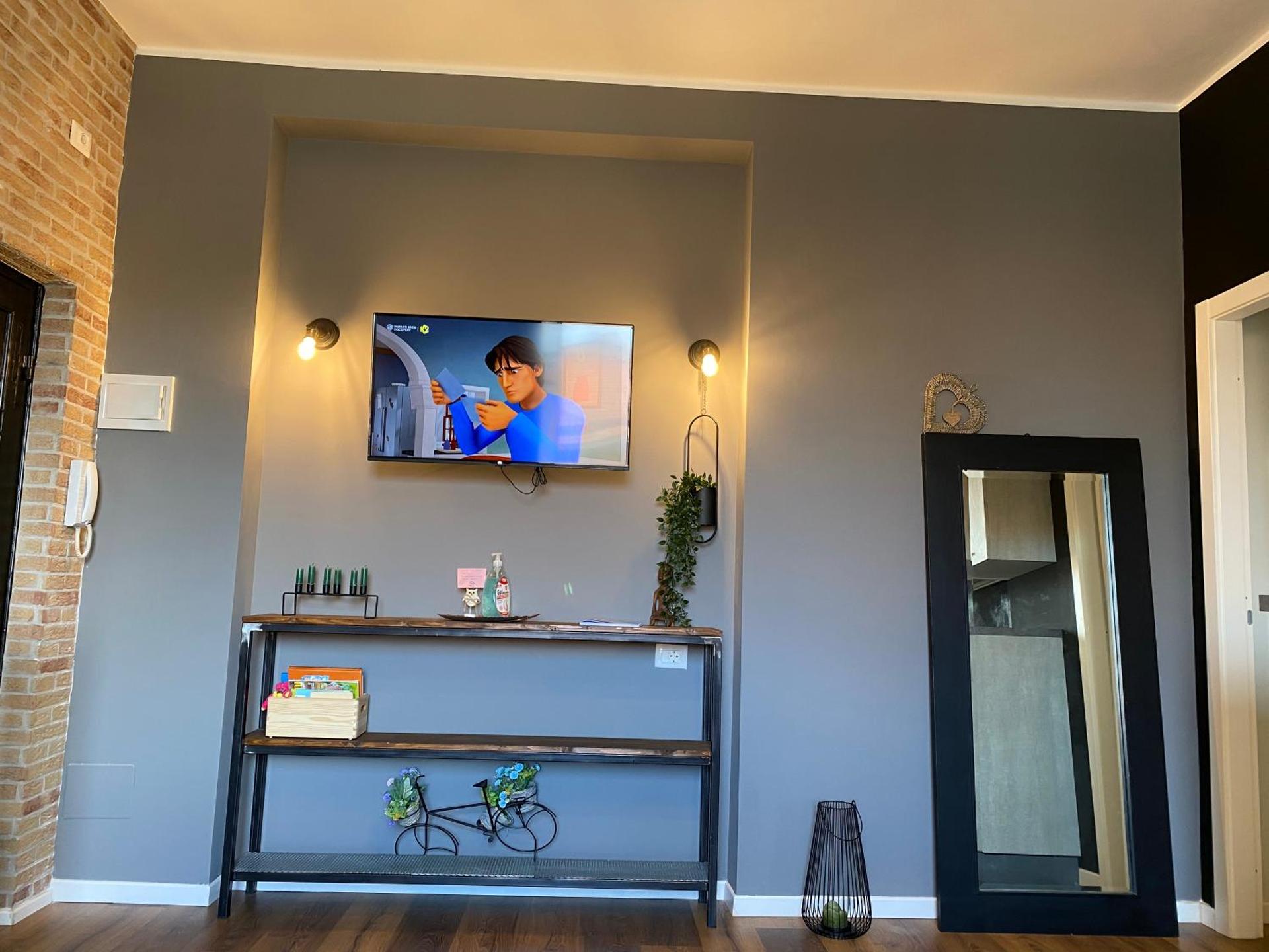 Communal lounge/ TV room