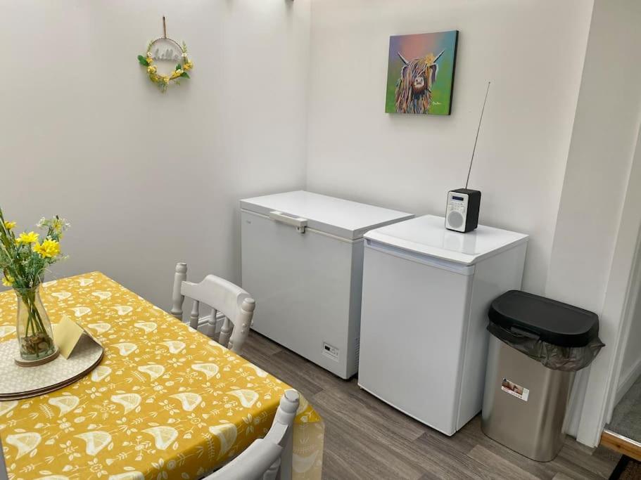 Daffodil House , West Wales