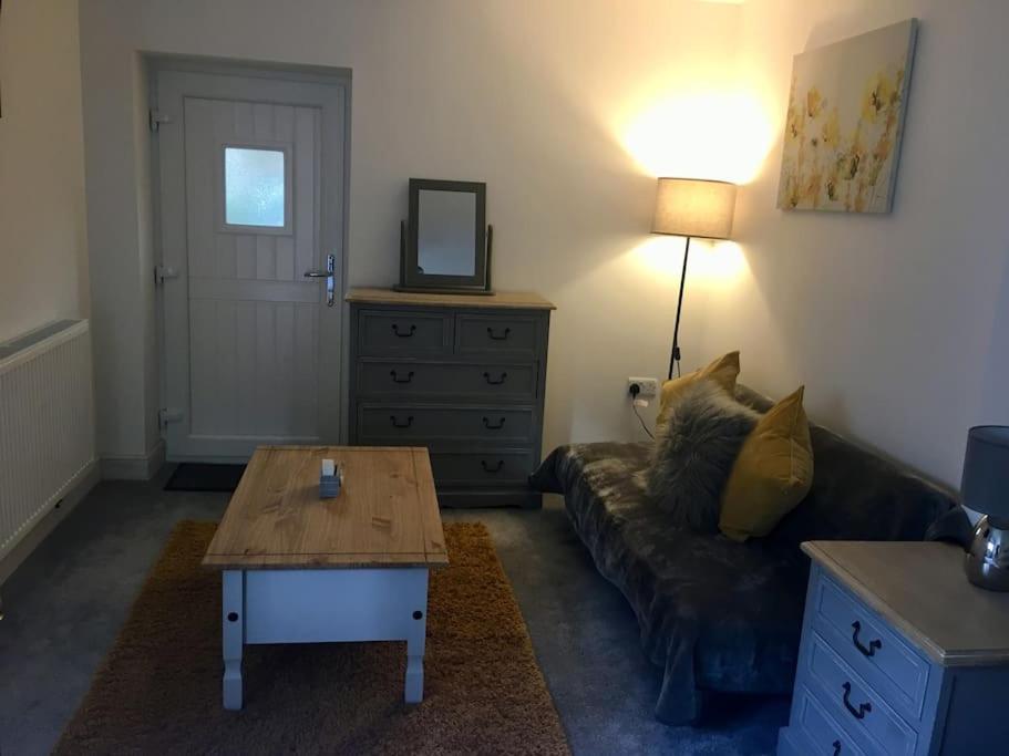 Daffodil House , West Wales