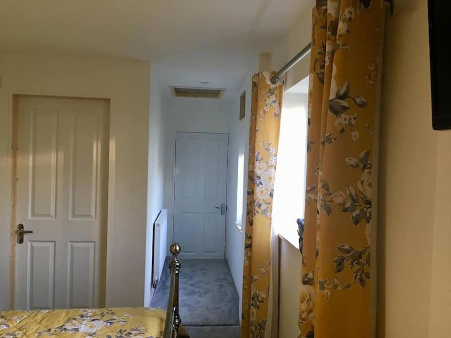 Daffodil House , West Wales