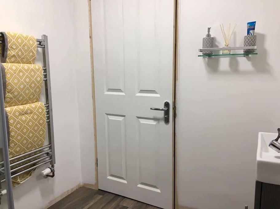 Daffodil House , West Wales