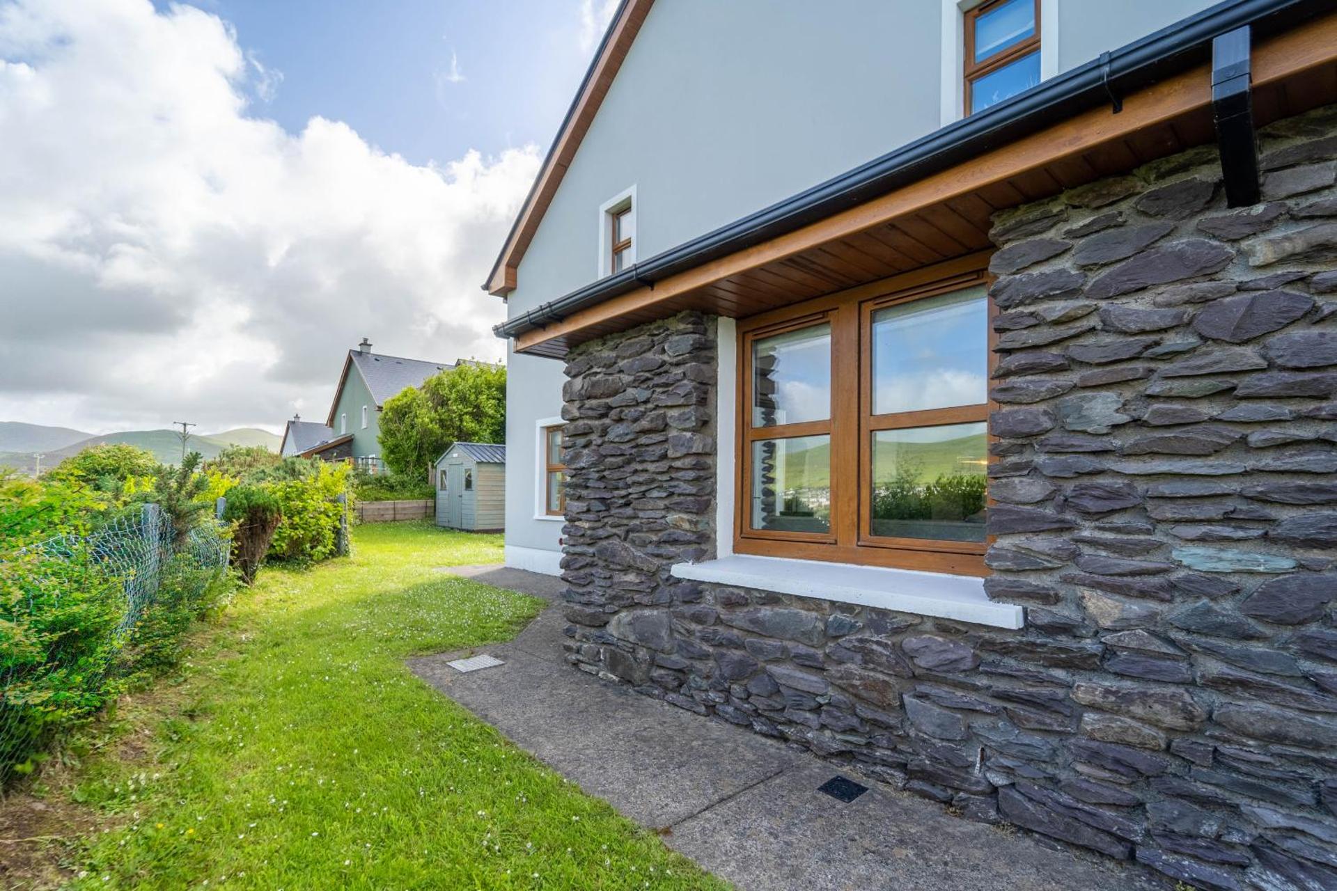 Dingle View - 37 Tír Na Fiuise