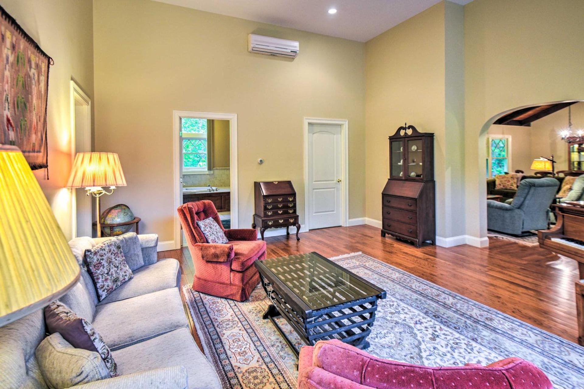 4 Mi to Ski Slopes Family-Friendly Bartlett Home!