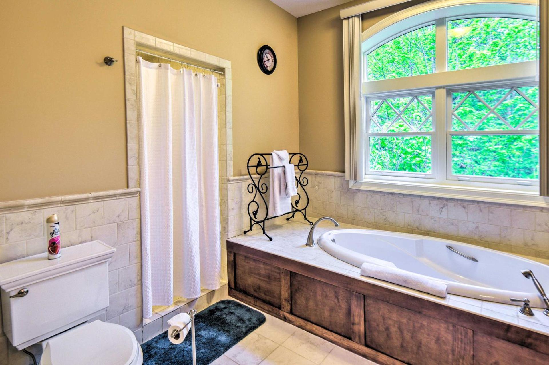 4 Mi to Ski Slopes Family-Friendly Bartlett Home!