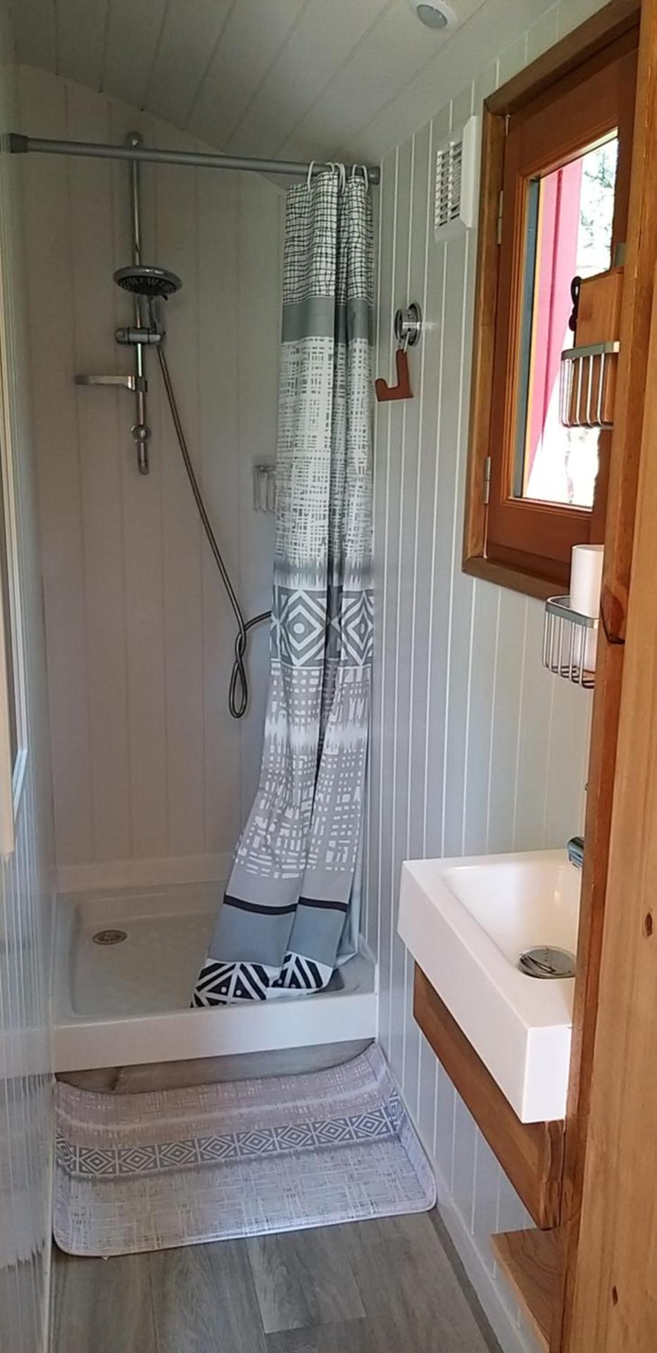 Roulotte romantique avec piscine en Cévennes